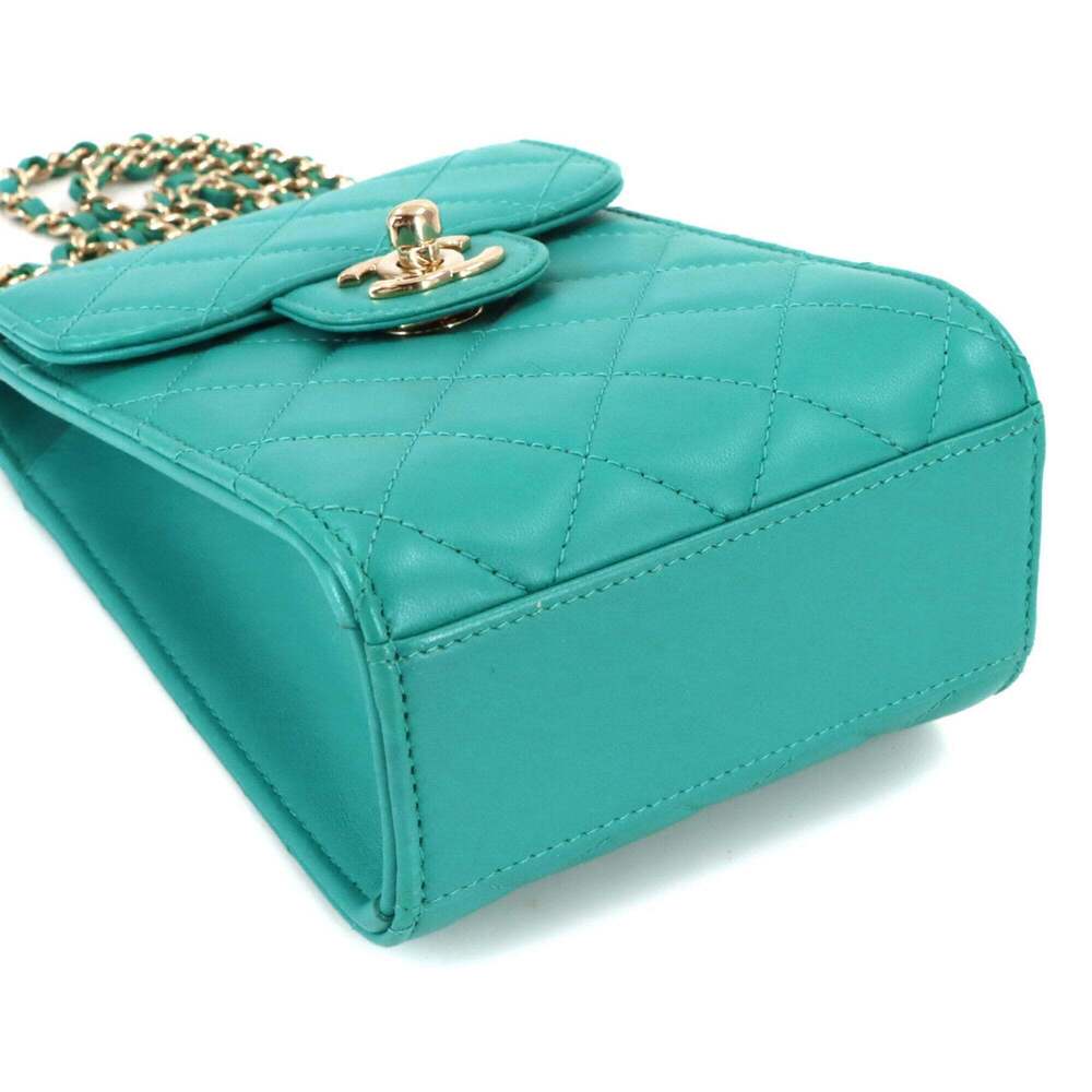 CHANEL Green Leather Shoulder Bag - Picture 5 of 10